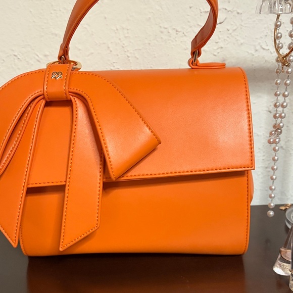 Gunas New York Elegant Orange Handbag - Picture 3 of 6